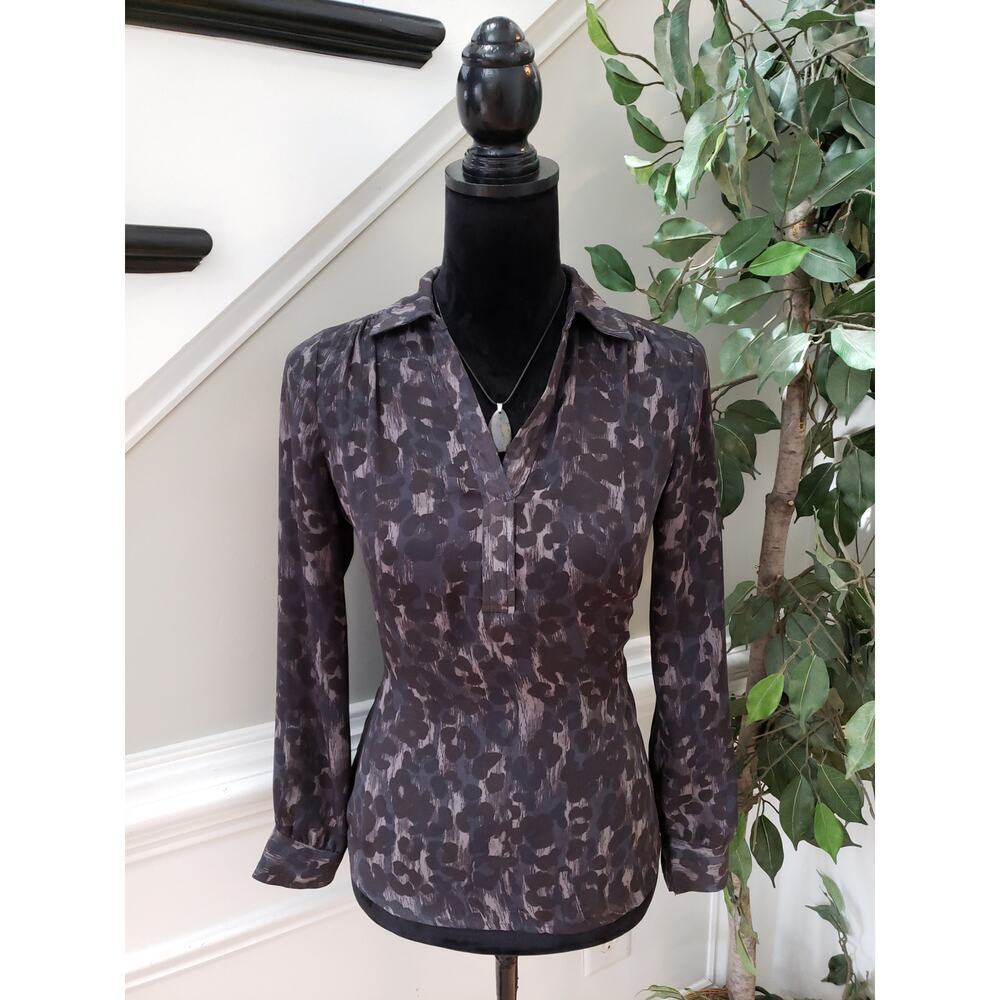 LOFT Blouse Womens XSP Black Gray Animal Print Sheer Long Sleeve Top Modern‎